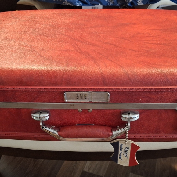 Vintage American Tourister Escort Red Luggage Set - Picture 9 of 16